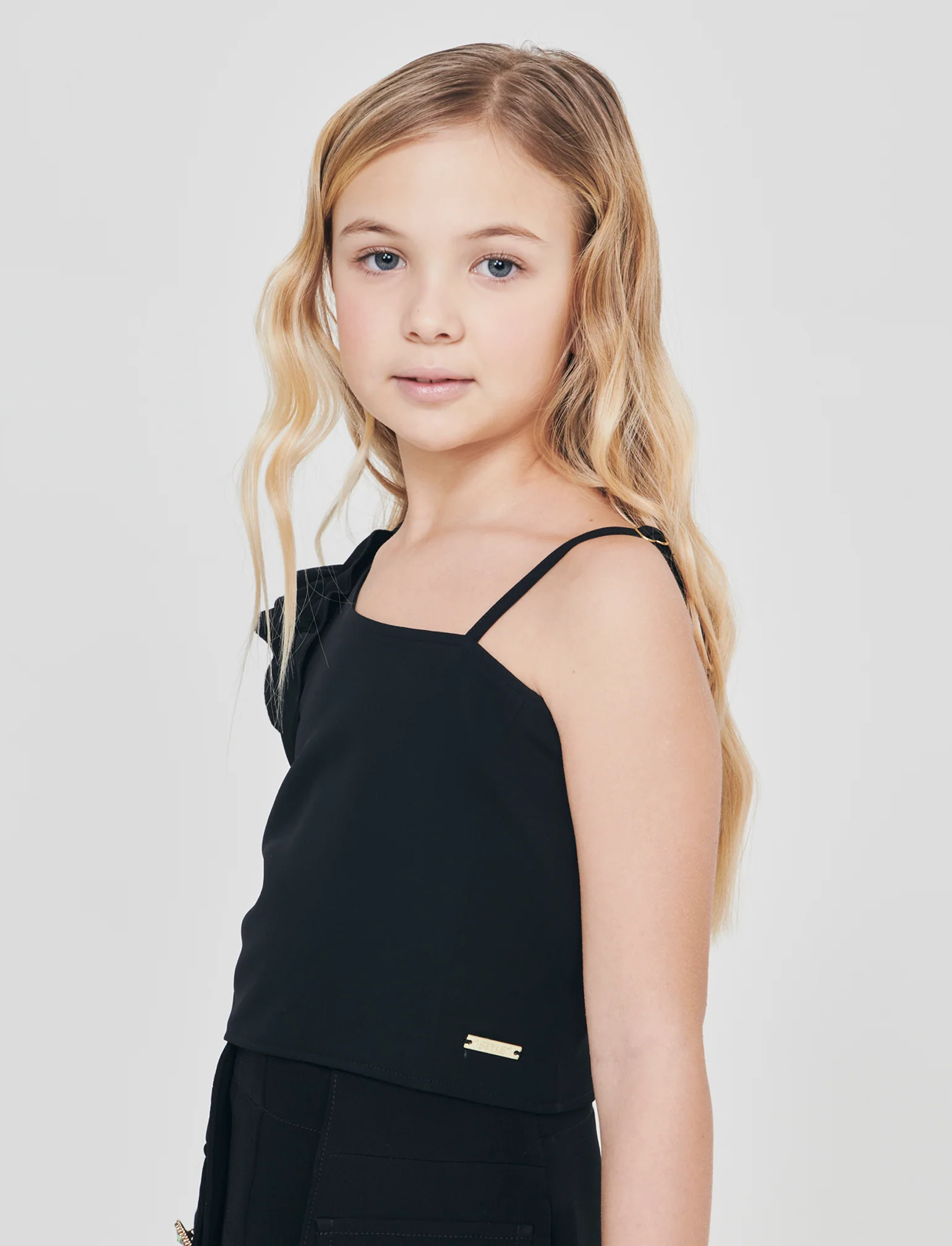 Top cropped monospalla elegante con rouches - Nero - Image 4