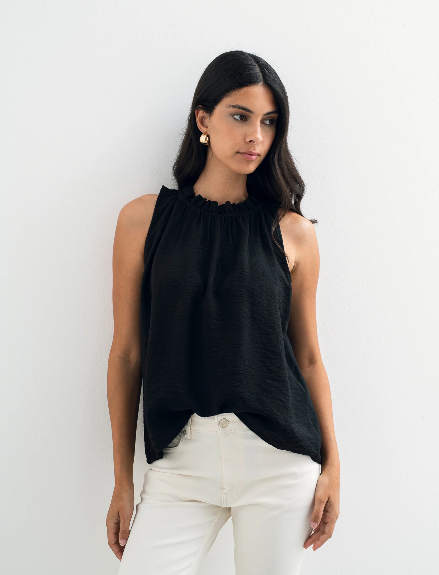 Top in cotone lavato con arriccio sul collo - Nero - Image 2
