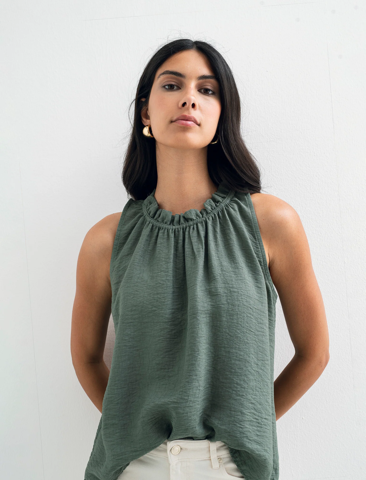 Top in cotone lavato con arriccio sul collo - Verde militare - Image 2