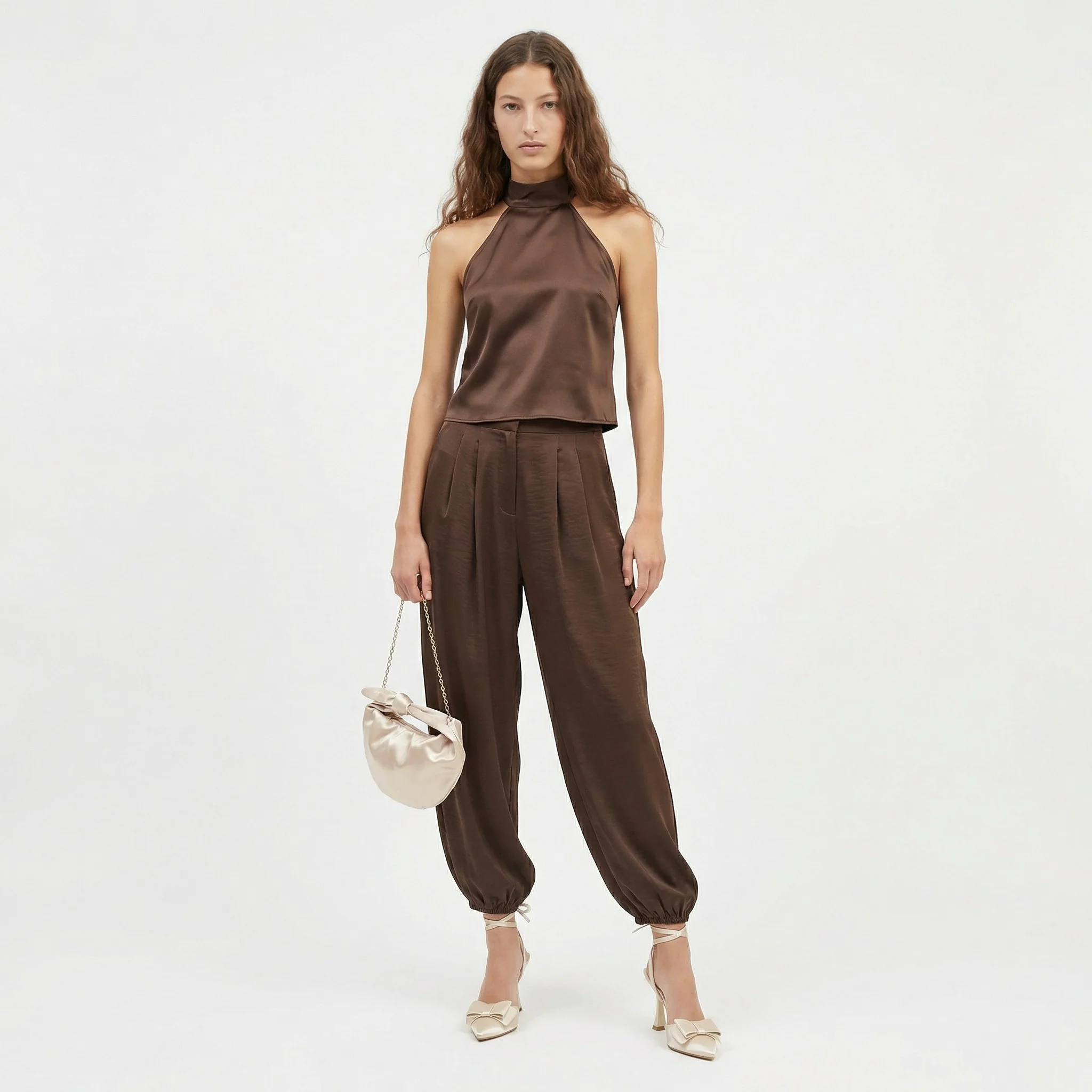 Top in raso scollato all'americana - Moro - Image 4