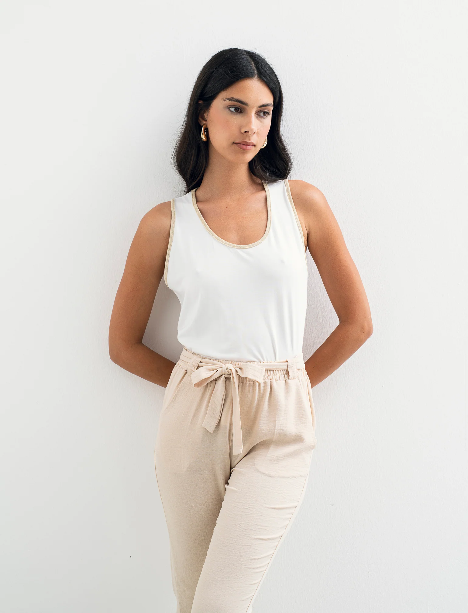 TOP VISCOSA CON DETTAGLI A CONTRASTO LUREX - Bianco latte