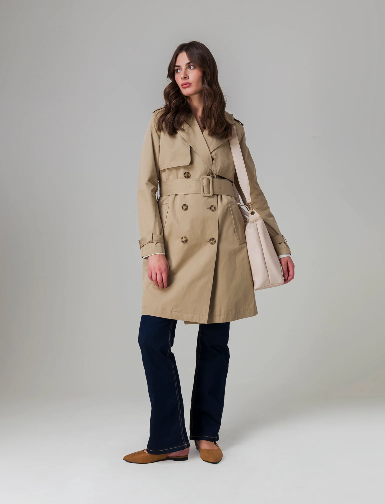 Trench con cintura da donna - Beige fieno - Image 2