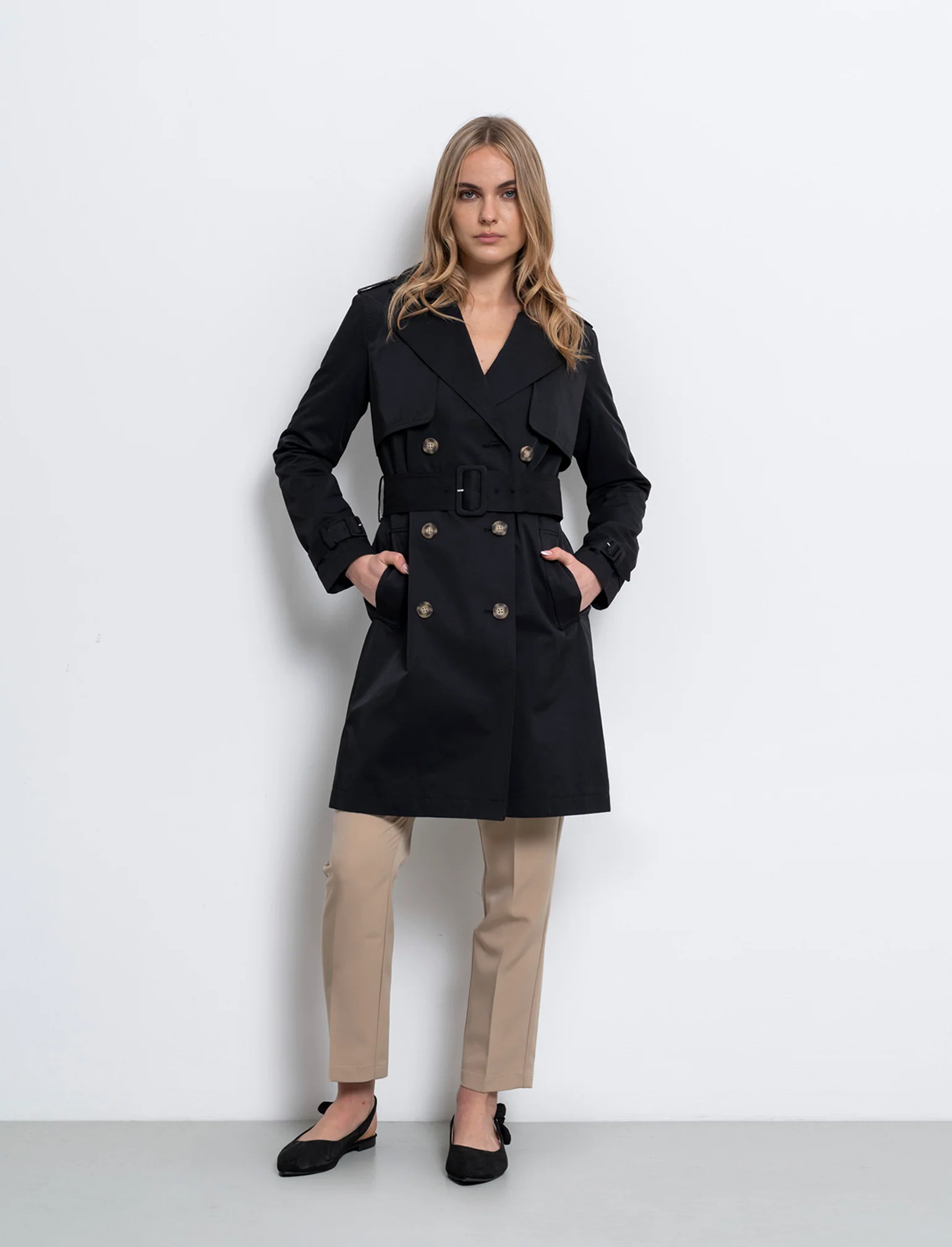 Trench con cintura da donna - Nero