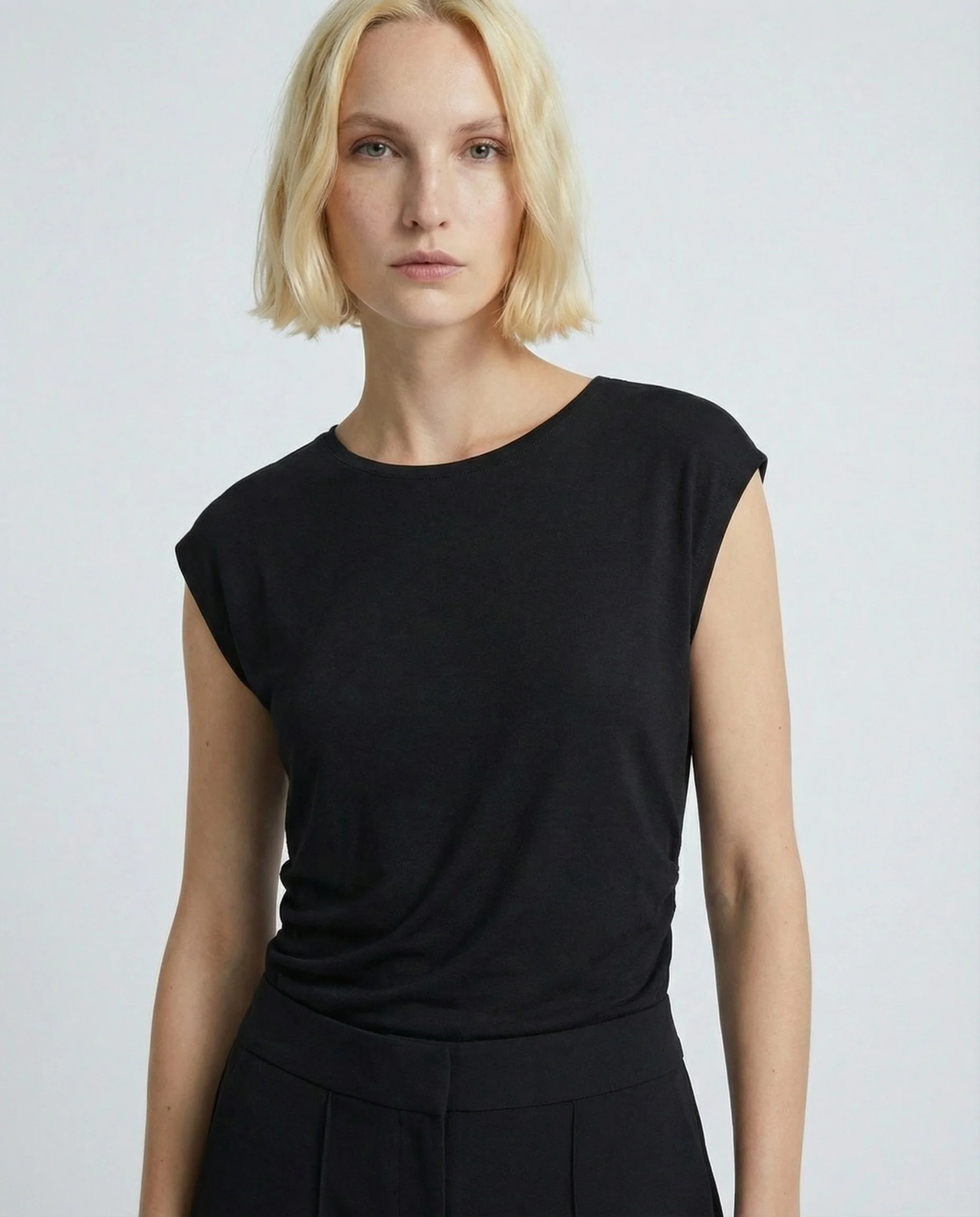 Tshirt con arricci laterali - Nero - Image 3