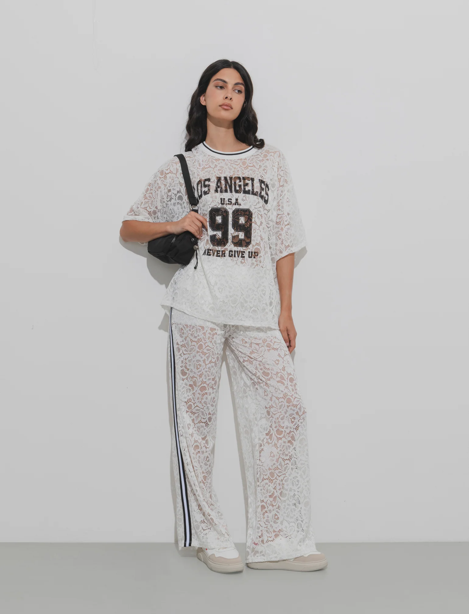 Tshirt in pizzo con stampa sul davanti - Bianco - Image 3