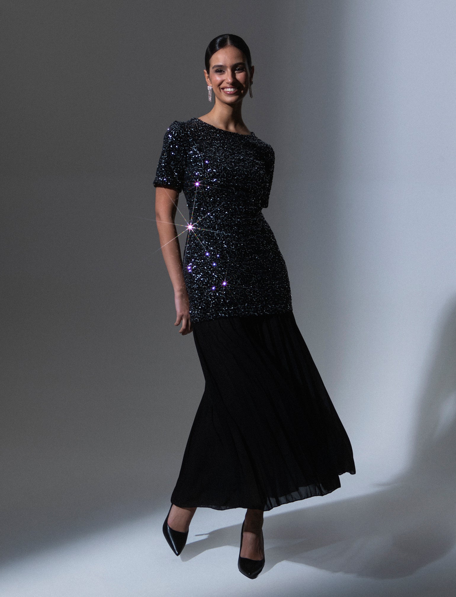 Vestito con maniche corte in paillettes e georgette plisset - Argento - Image 3
