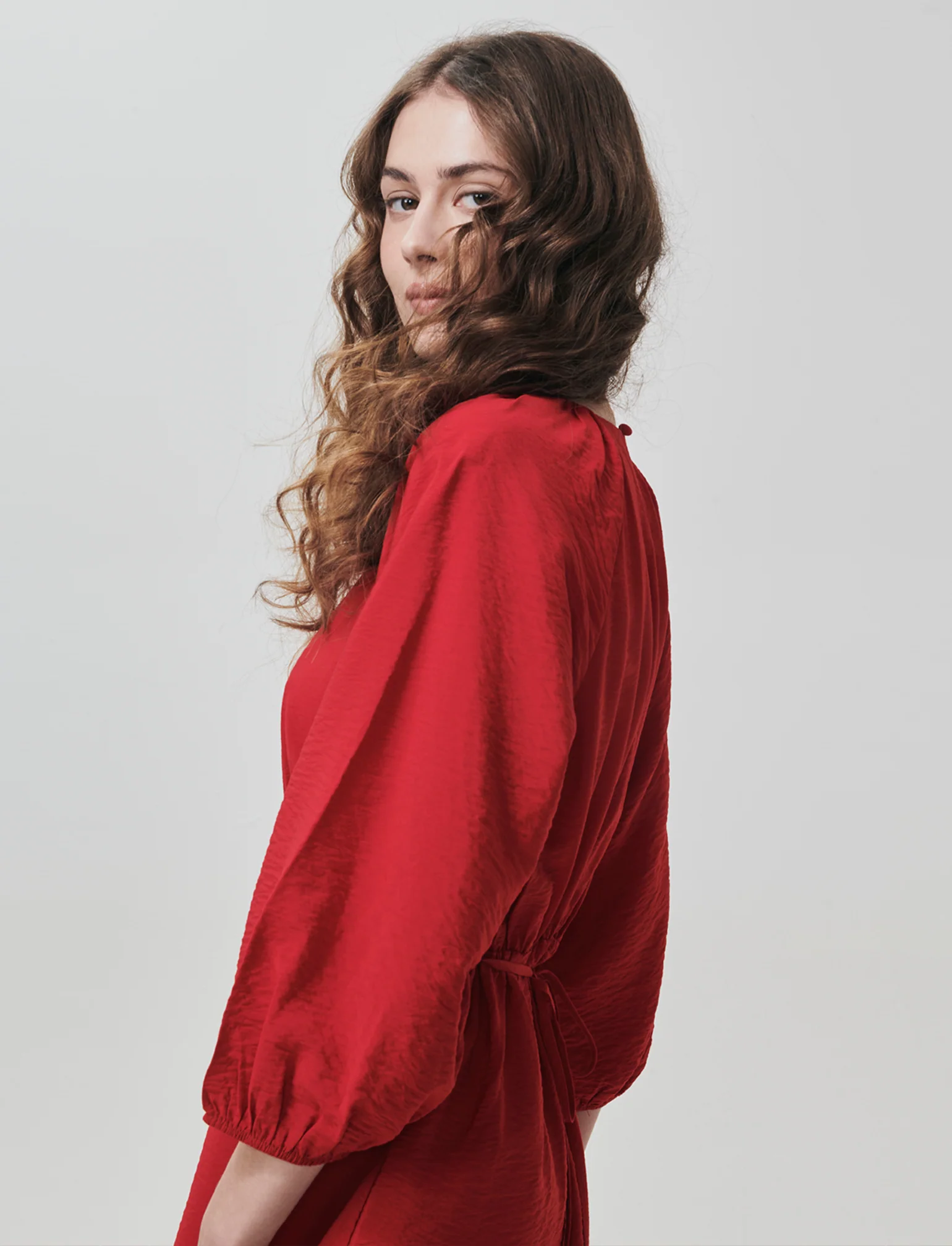 Vestito lungo con maniche e laccetto vita - Rosso - Image 2