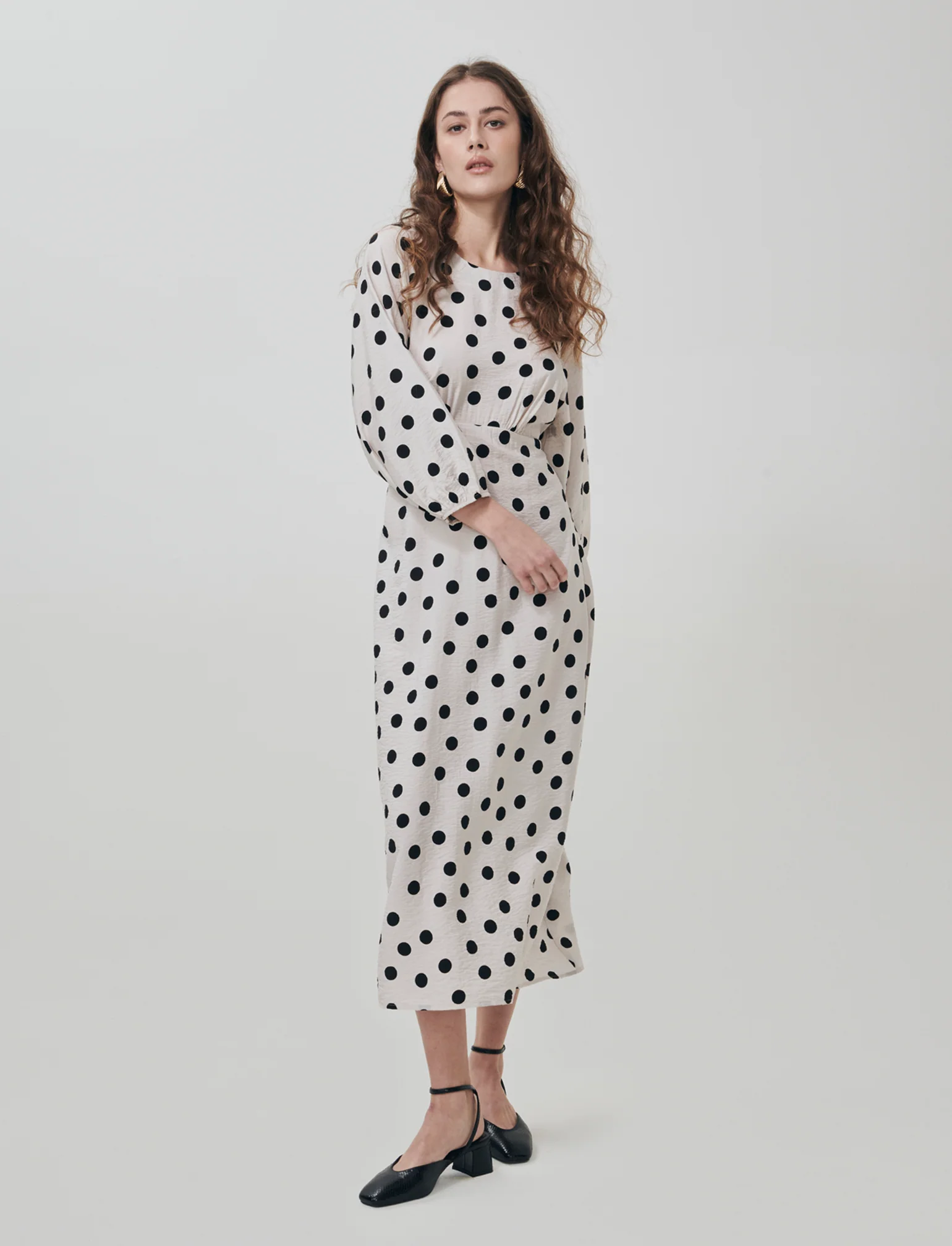Vestito lungo con maniche e laccetto vita - var 1