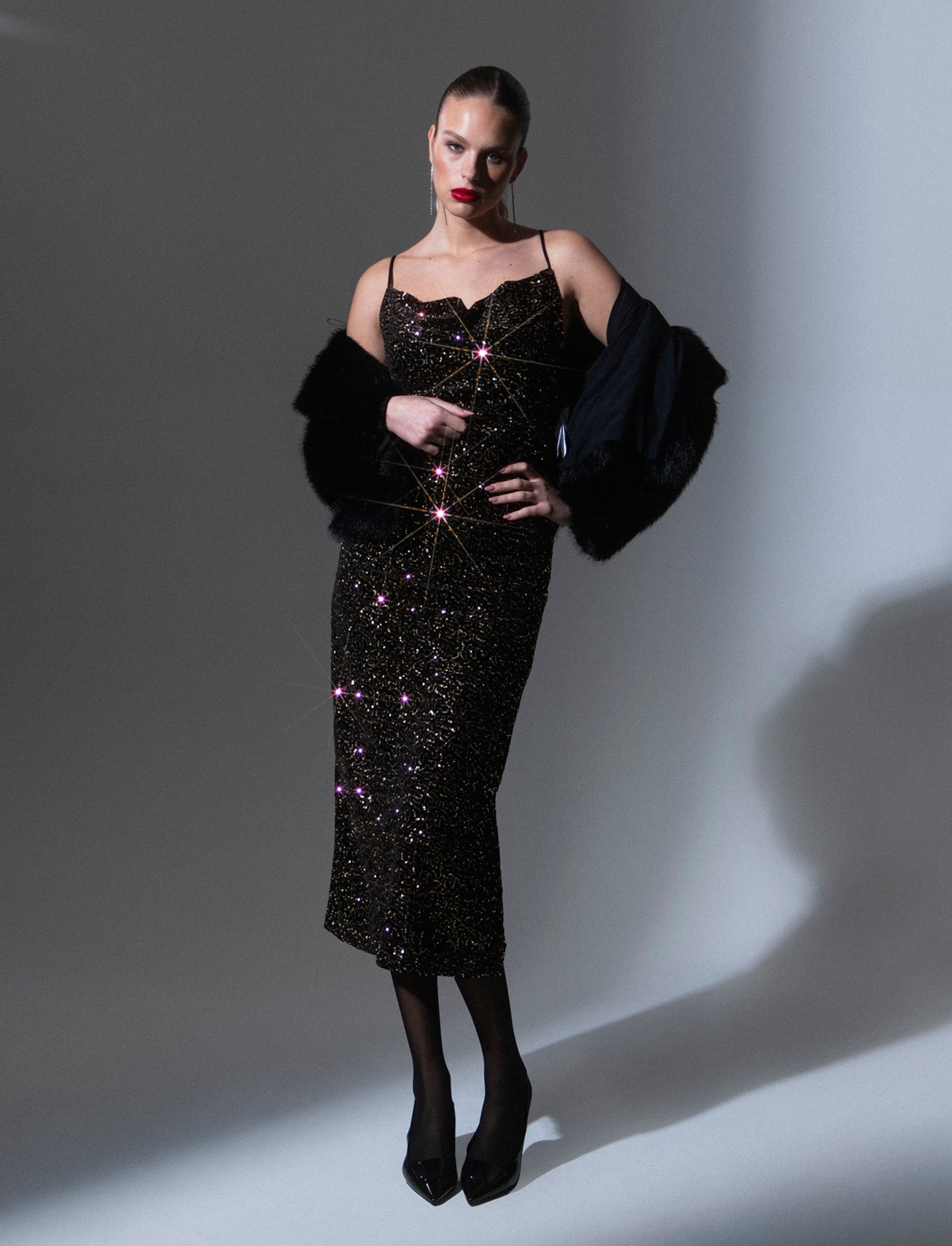 Vestito lungo in paillettes con bretelline - Oro - Image 3