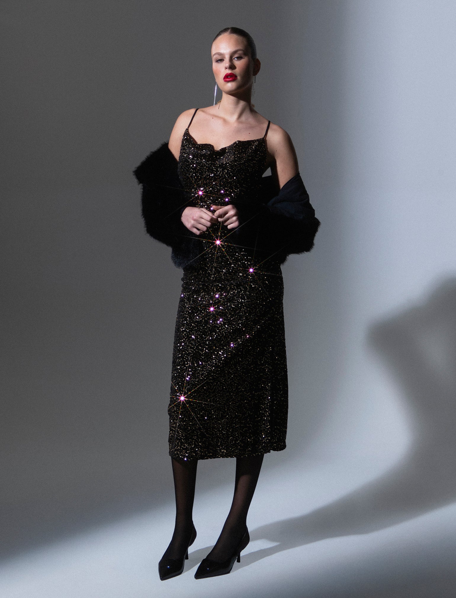 Vestito lungo in paillettes con bretelline - Oro - Image 4