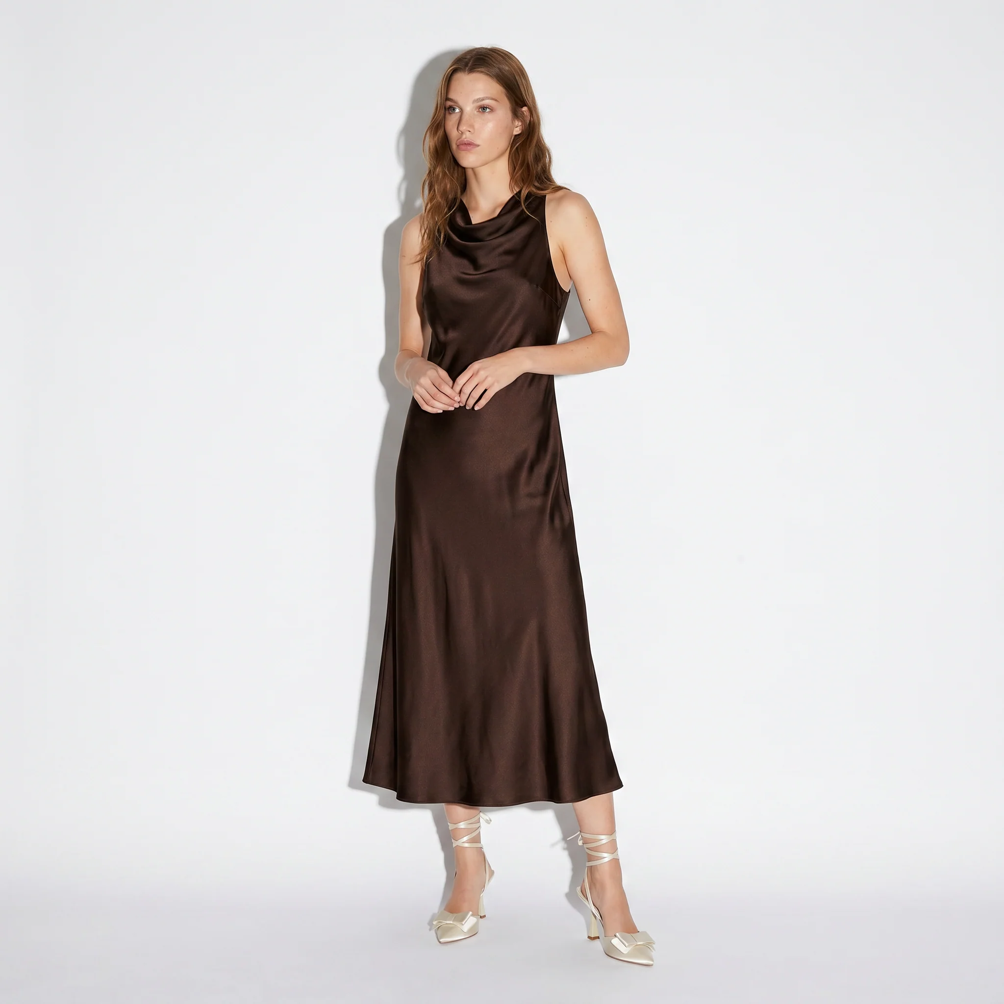 Vestito lungo in sbieco senza maniche - Cacao