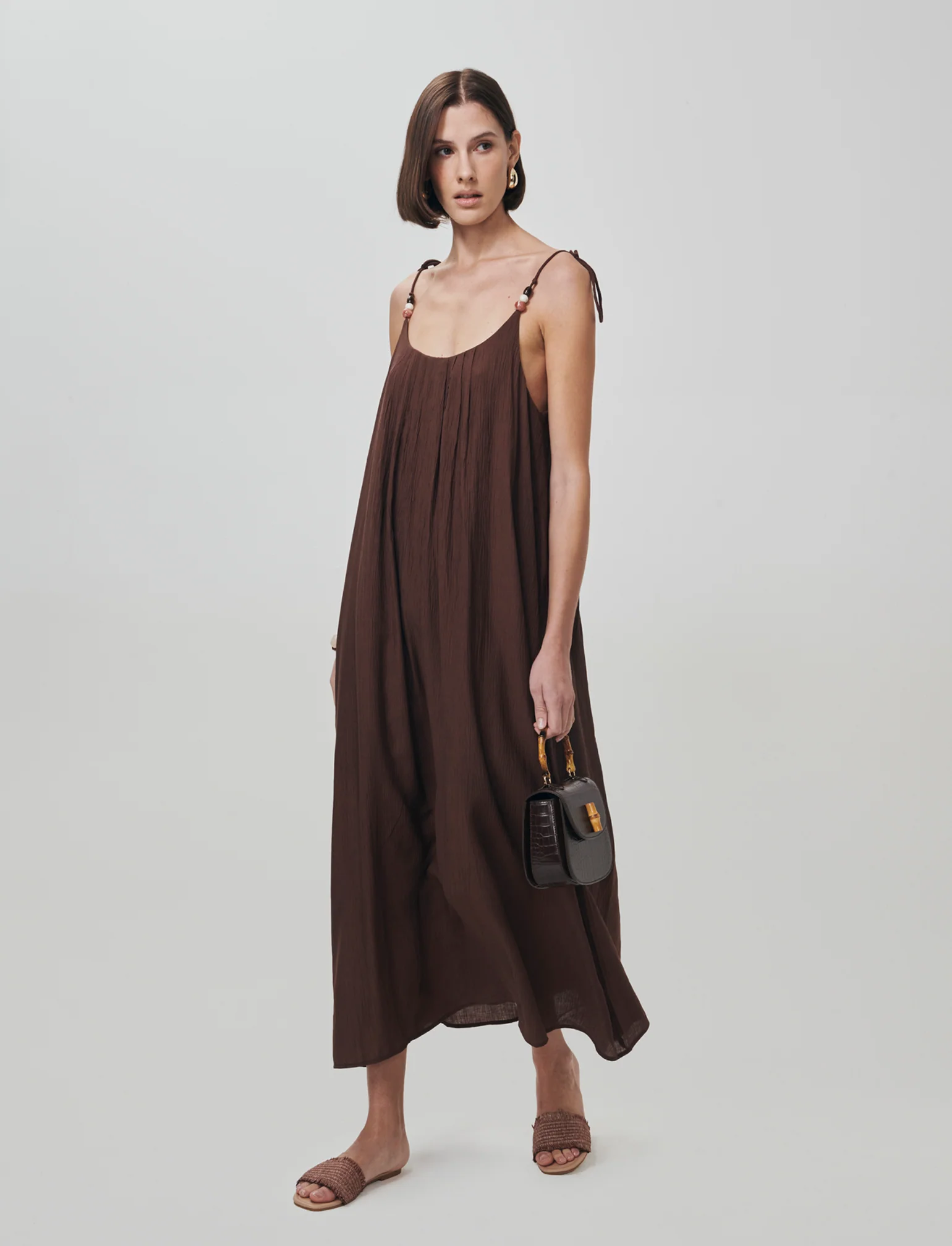 Vestito lungo leggero con pieghe e fiocco - Marrone cioccolato - Image 3