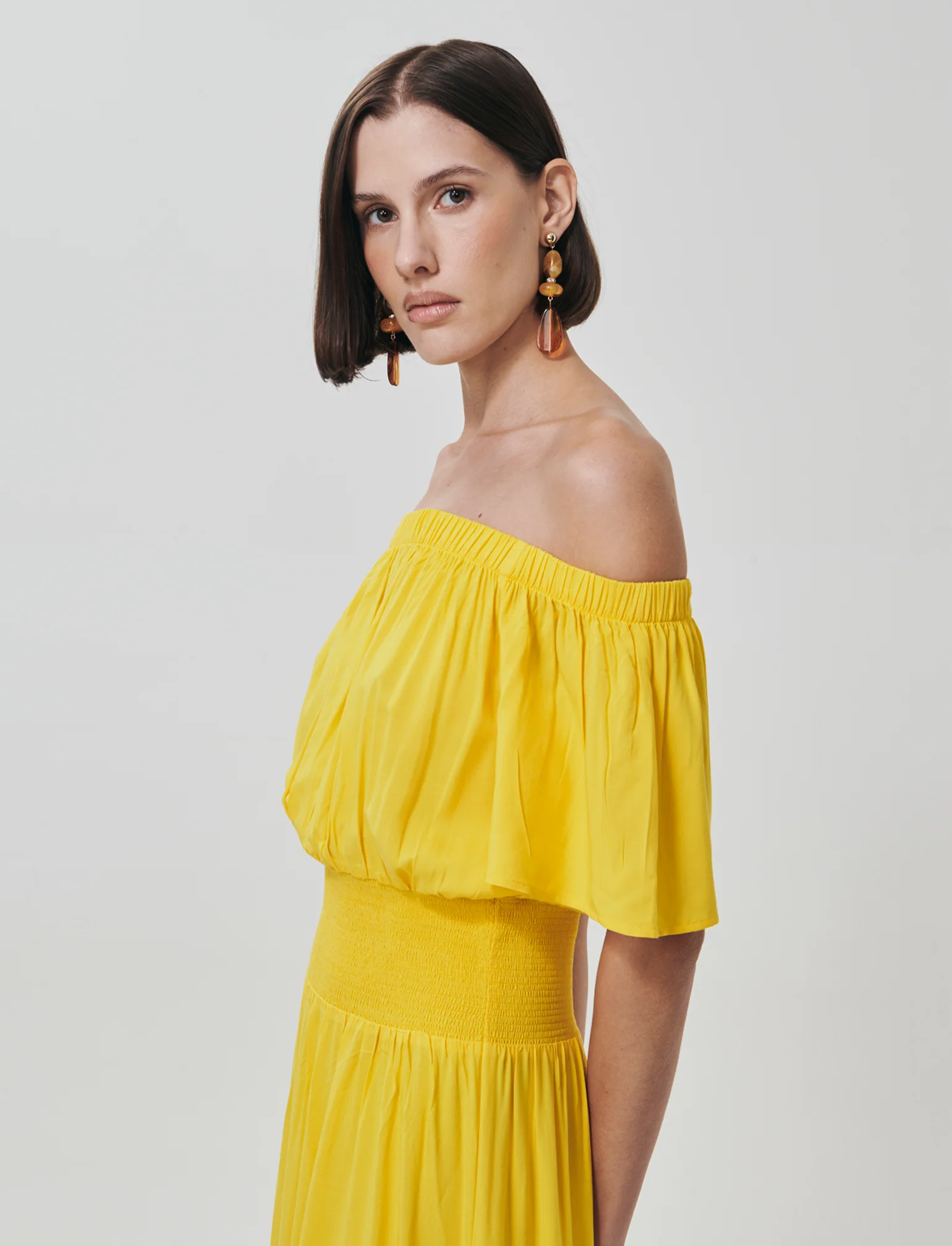 Vestito lungo off shoulder con arricciature - Giallo limone