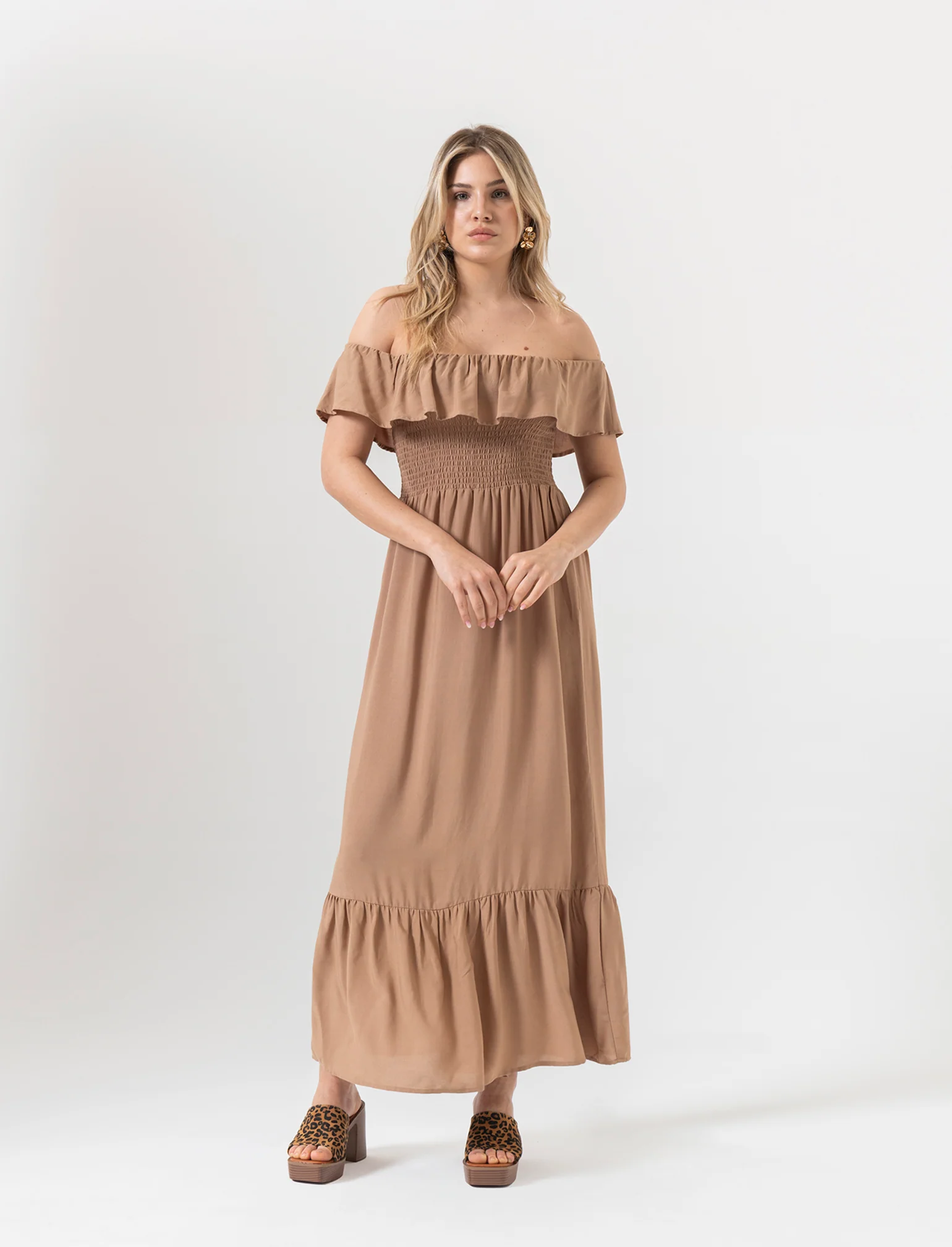 Vestito lungo off shoulder da donna - Caramello