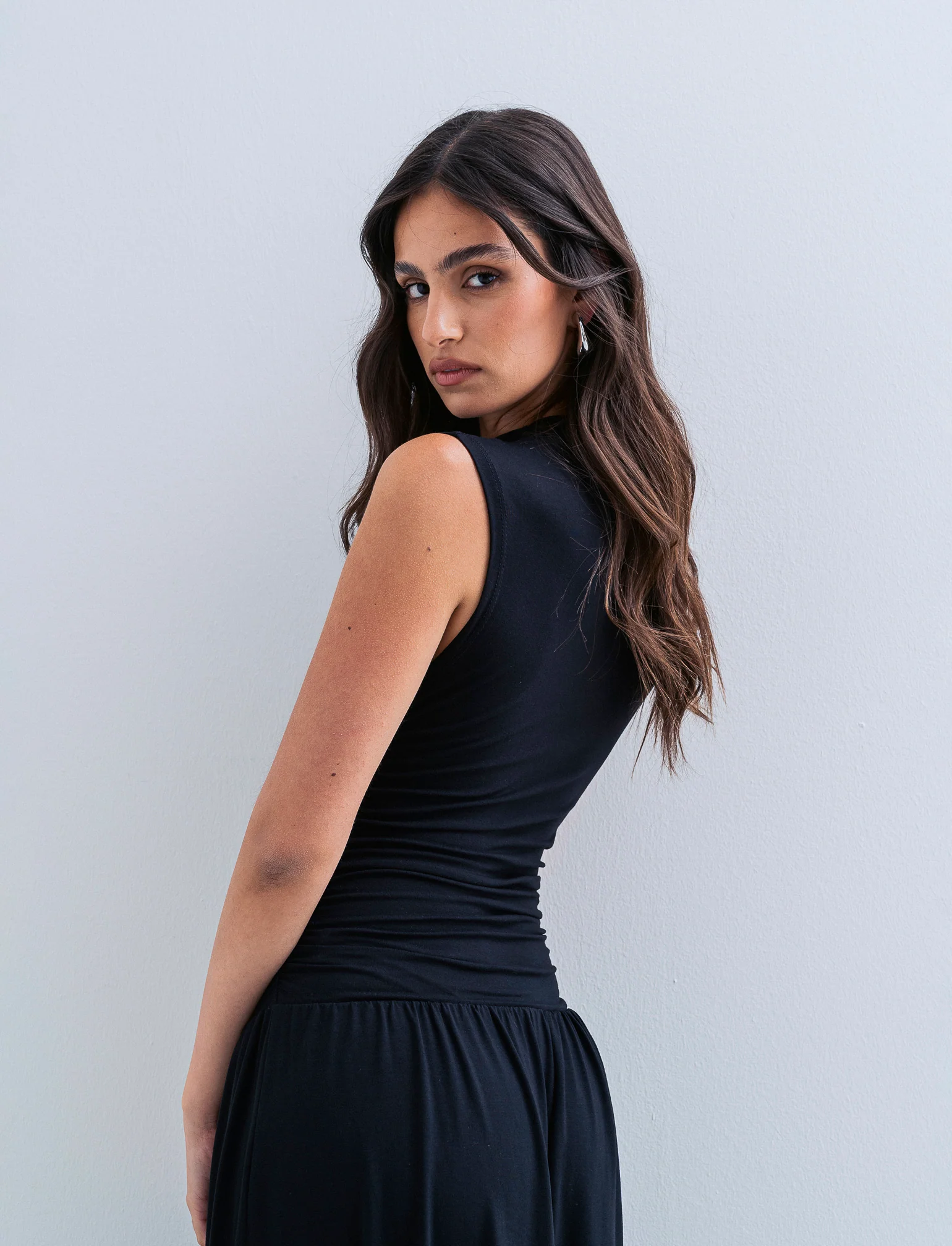 Vestito smanicato - Nero - Image 2